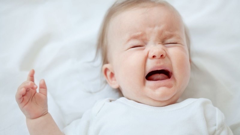 Khi bạn mơ thấy một đứa bé đang khóc, ám chỉ sự bất mãn và sức khỏe xấu